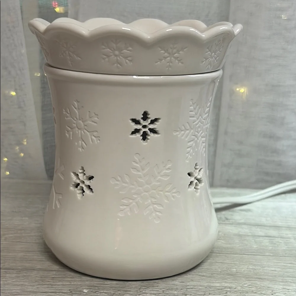Scentsy White Accent Candle Holder “Blizzard”